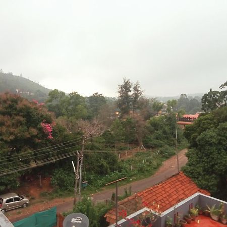 Eshwarkrupa Homestay Madikeri Bagian luar foto