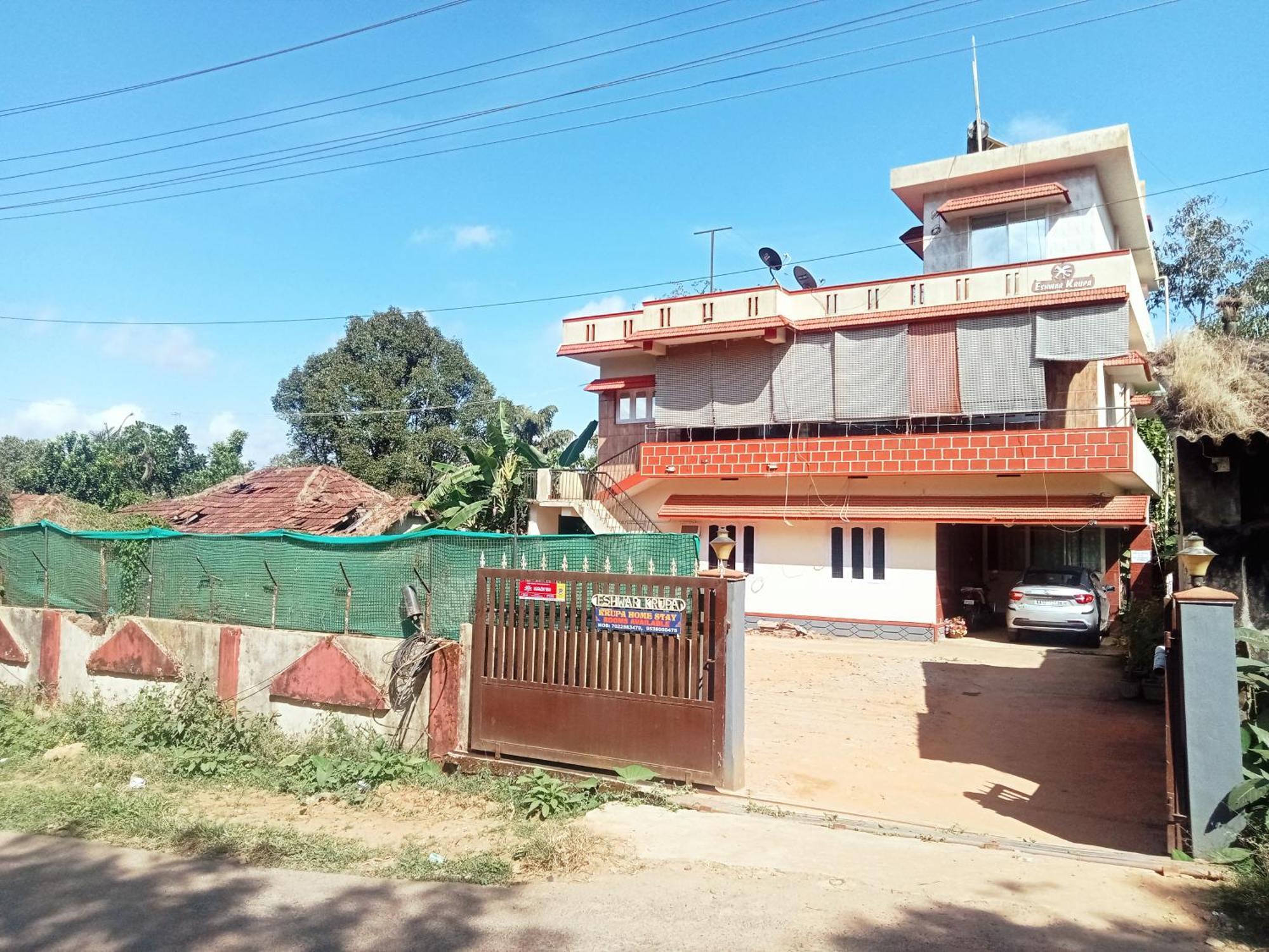 Eshwarkrupa Homestay Madikeri Bagian luar foto
