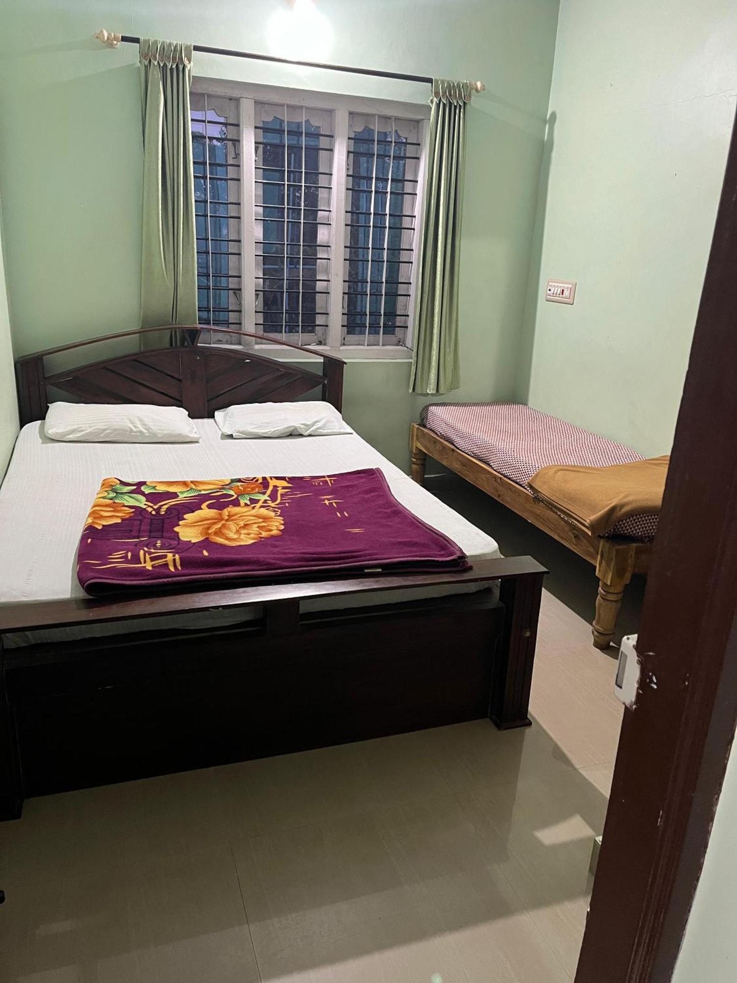 Eshwarkrupa Homestay Madikeri Bagian luar foto