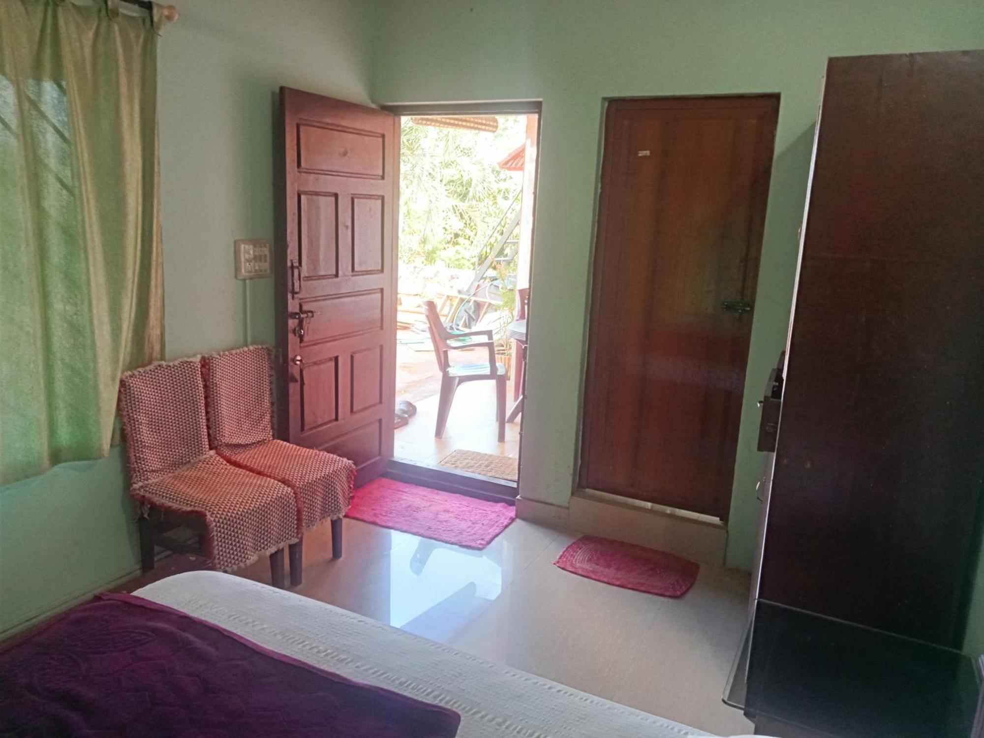 Eshwarkrupa Homestay Madikeri Bagian luar foto