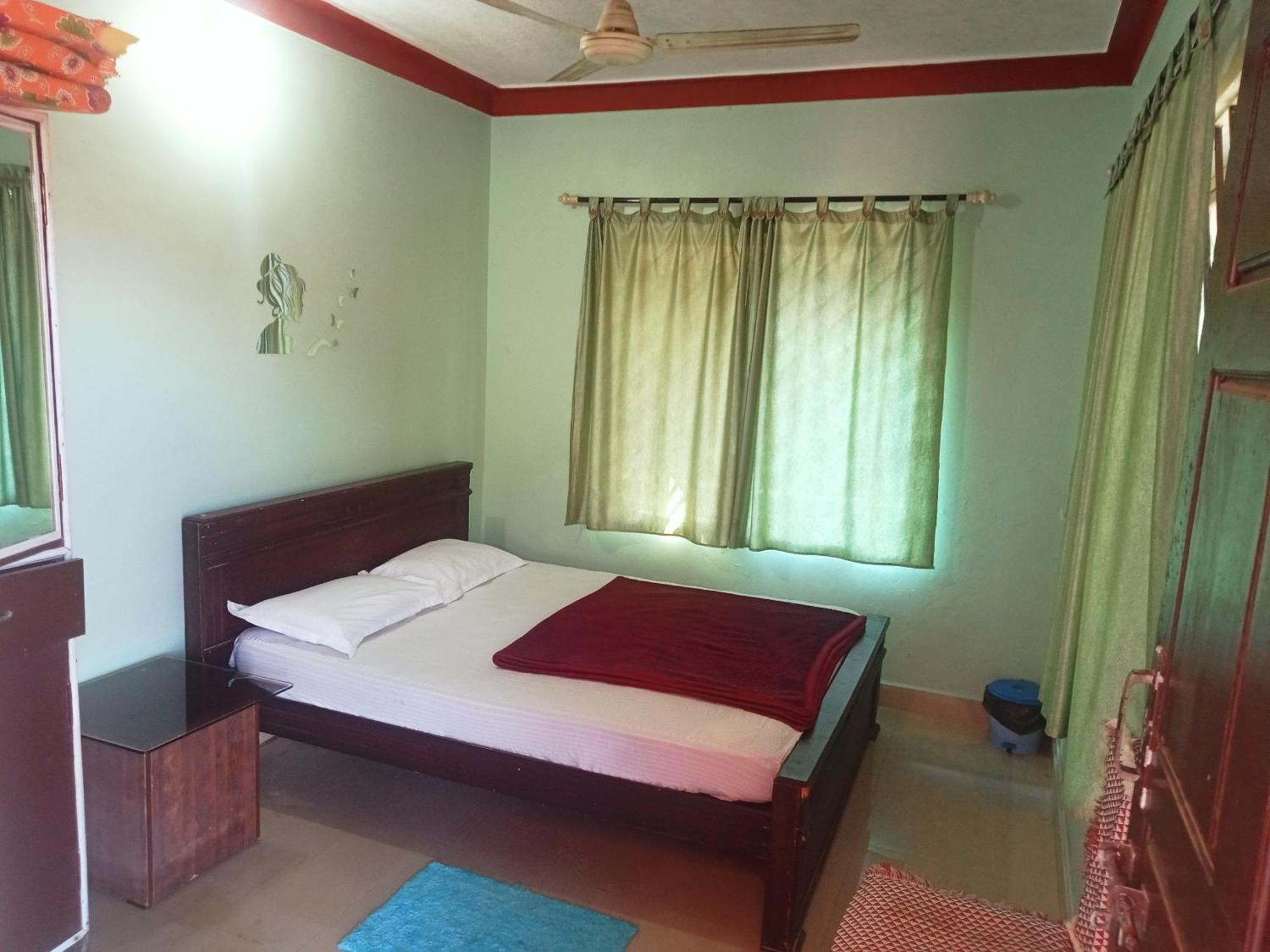 Eshwarkrupa Homestay Madikeri Bagian luar foto