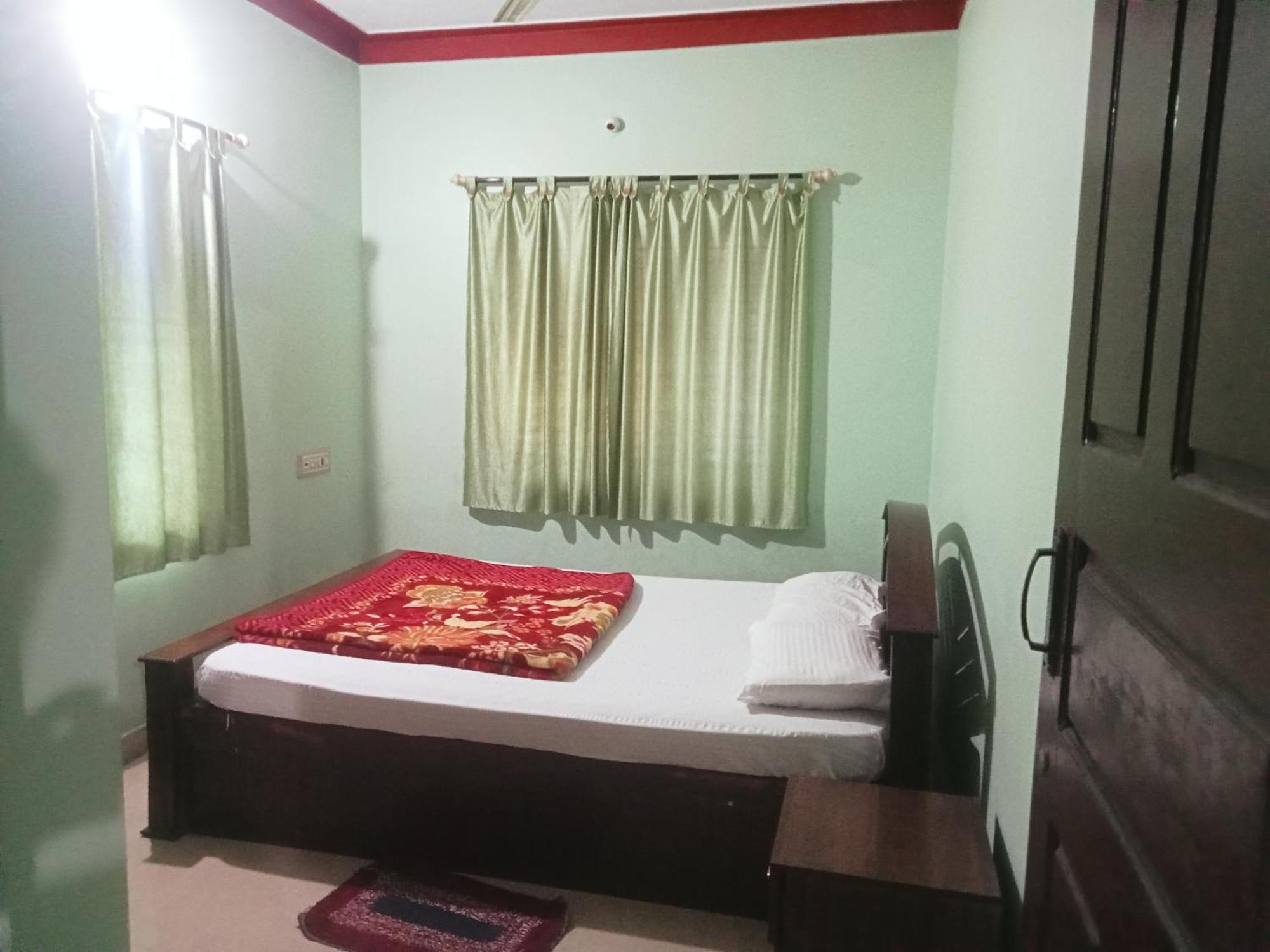 Eshwarkrupa Homestay Madikeri Bagian luar foto