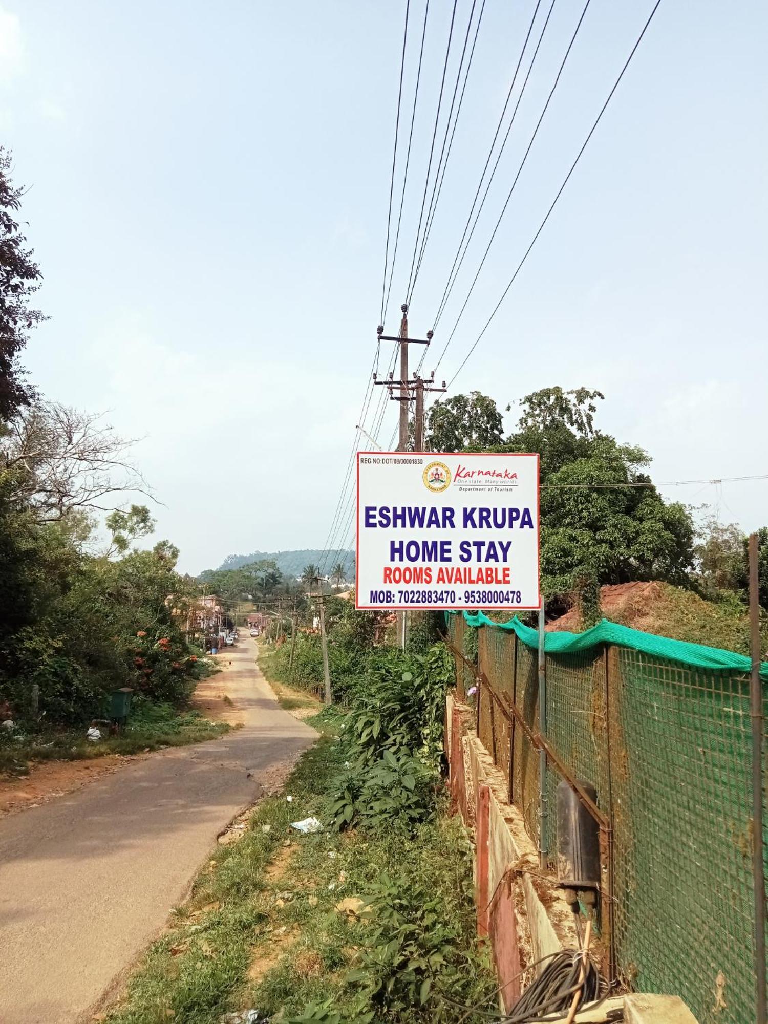 Eshwarkrupa Homestay Madikeri Bagian luar foto