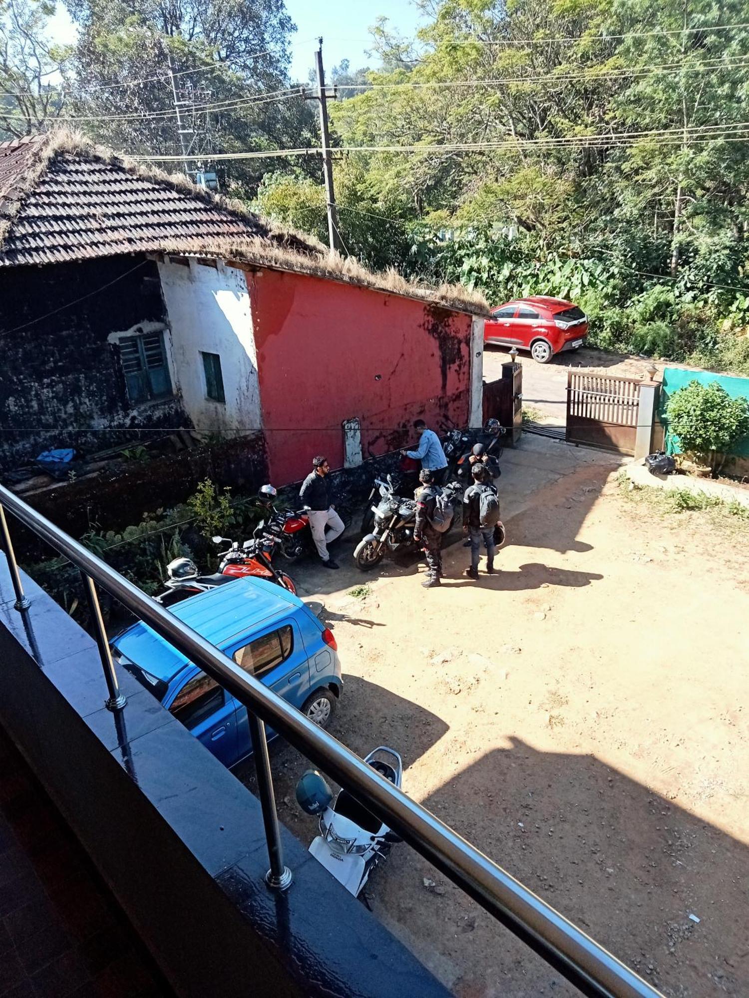 Eshwarkrupa Homestay Madikeri Bagian luar foto