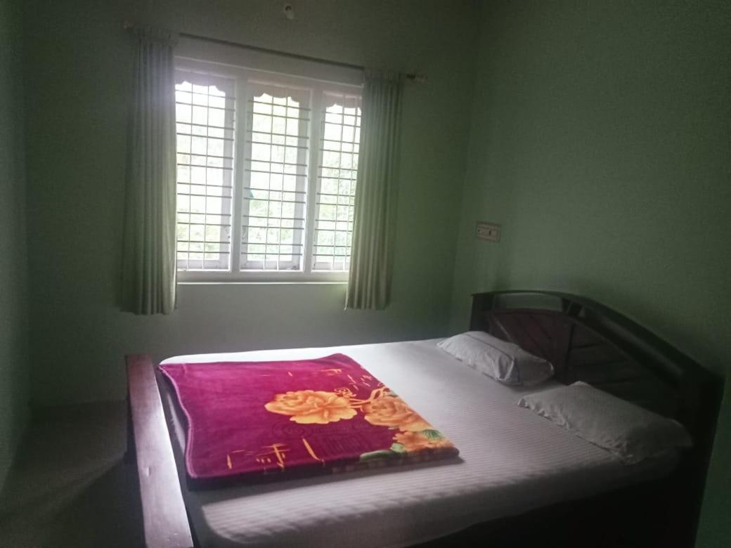 Eshwarkrupa Homestay Madikeri Bagian luar foto