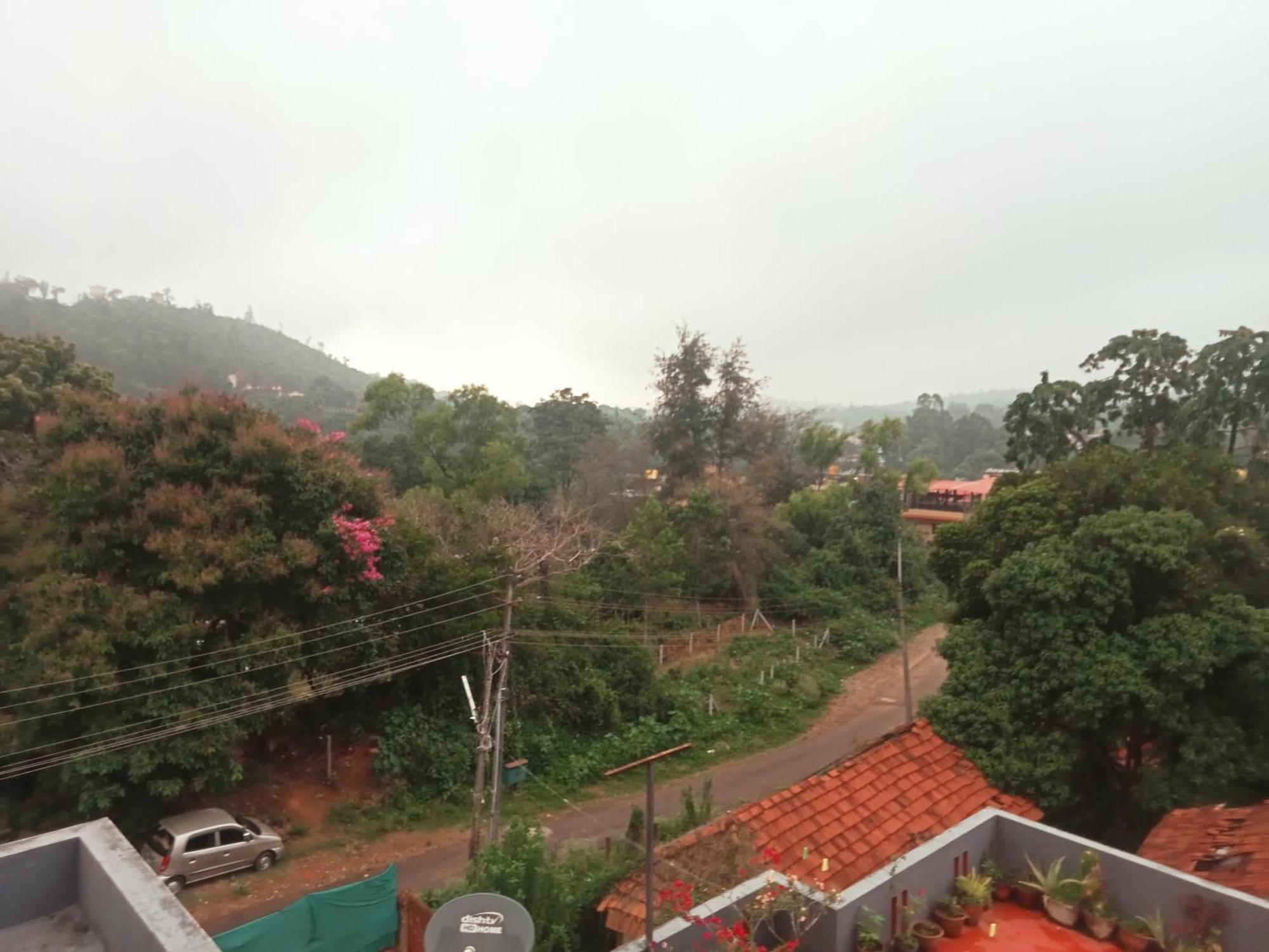 Eshwarkrupa Homestay Madikeri Bagian luar foto