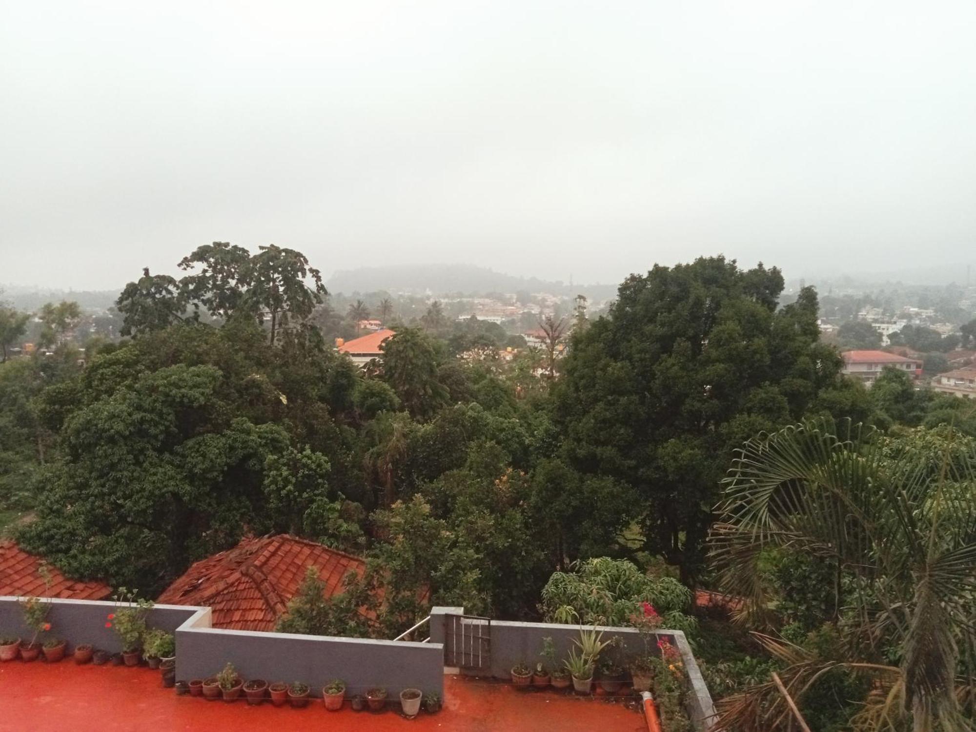 Eshwarkrupa Homestay Madikeri Bagian luar foto