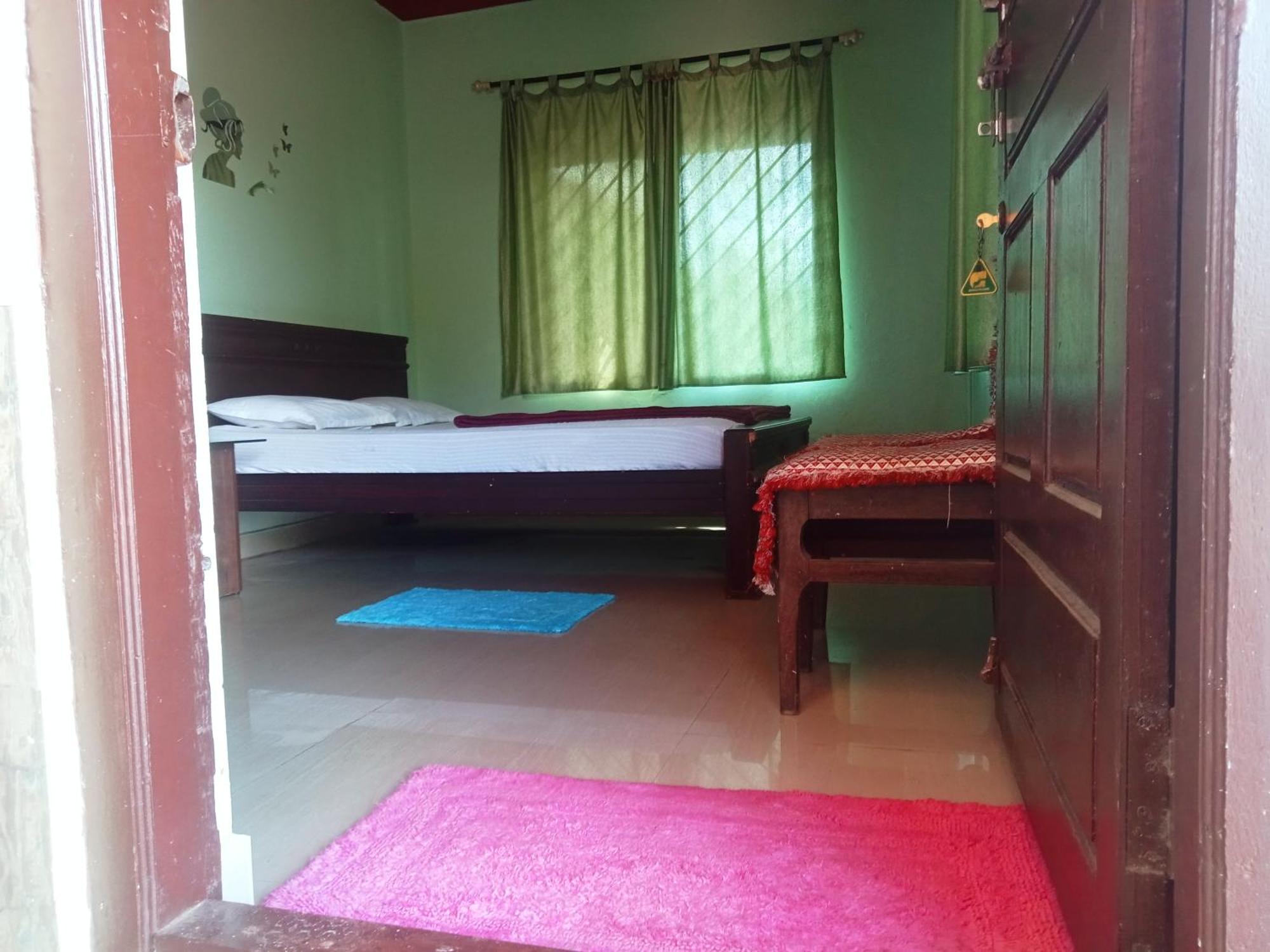 Eshwarkrupa Homestay Madikeri Bagian luar foto