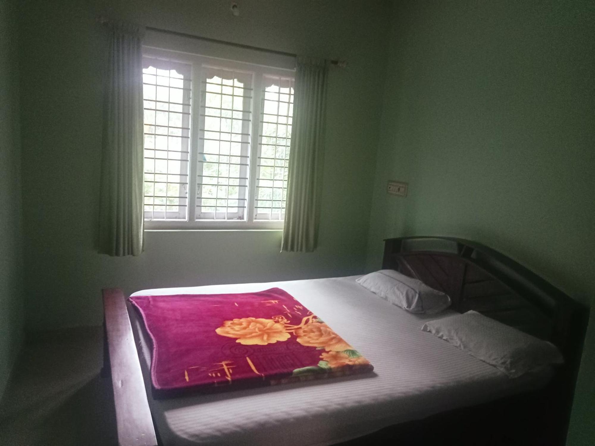 Eshwarkrupa Homestay Madikeri Bagian luar foto