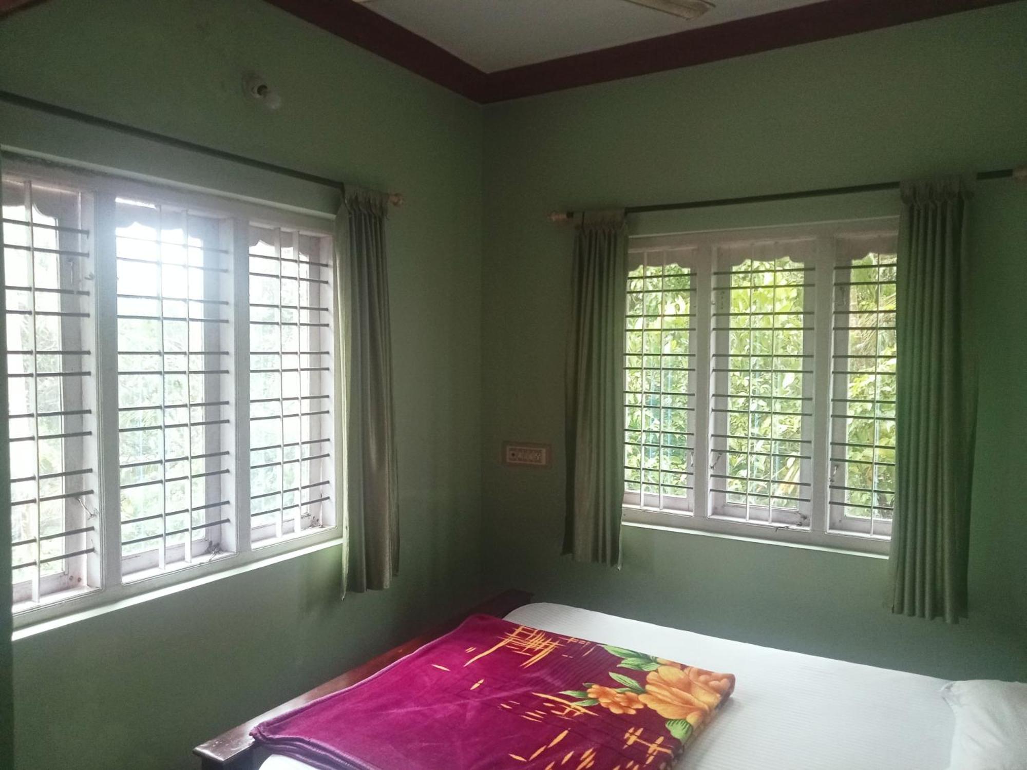 Eshwarkrupa Homestay Madikeri Bagian luar foto